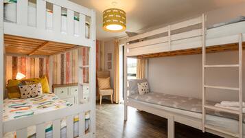 3 habitaciones, decoración personalizada y muebles diferentes
