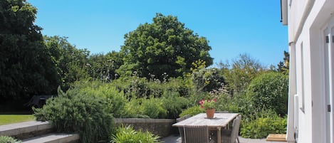 Cottage | Outdoor dining