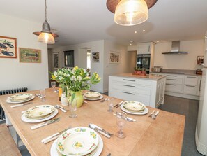 Cottage | Interior - Willow Cottage (Dartmouth)
