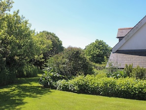Cottage | Property grounds - Willow Cottage (Dartmouth)