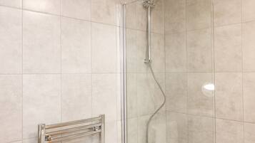 Cottage | Bathroom | Shower