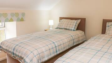 Cottage | 3 bedrooms, individually decorated, individually furnished, free WiFi