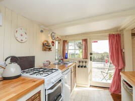 Refrigerador, microondas, tetera/pava eléctrica, tostadora