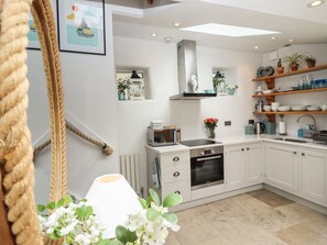 Cottage | Private kitchen | Cookware/dishes/utensils