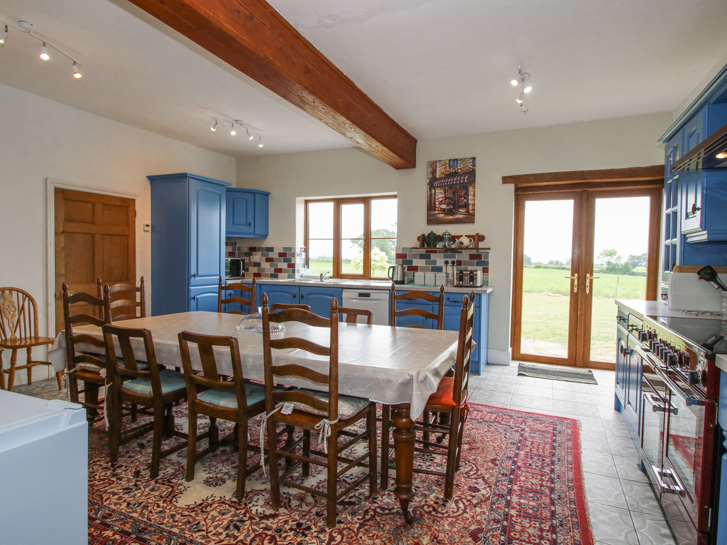 Cottage | Private kitchen | Dishwasher, cookware/dishes/utensils