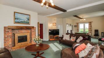 Cottage | Living area