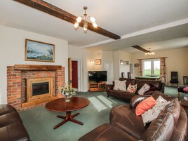 Cottage | Living area | TV