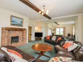 Cottage | Living area | TV