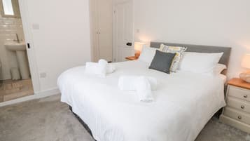 1 habitación, decoración personalizada y muebles diferentes