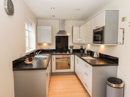 Refrigerador, microondas, horno, lavavajillas