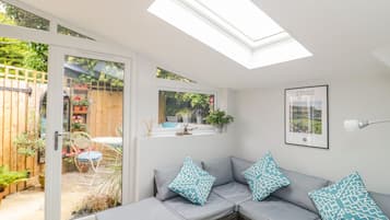 Cottage | Living room | TV