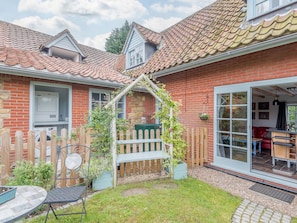 Cottage | Property grounds - Gables Cottage (Market Rasen)