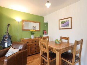 Cottage | Dining