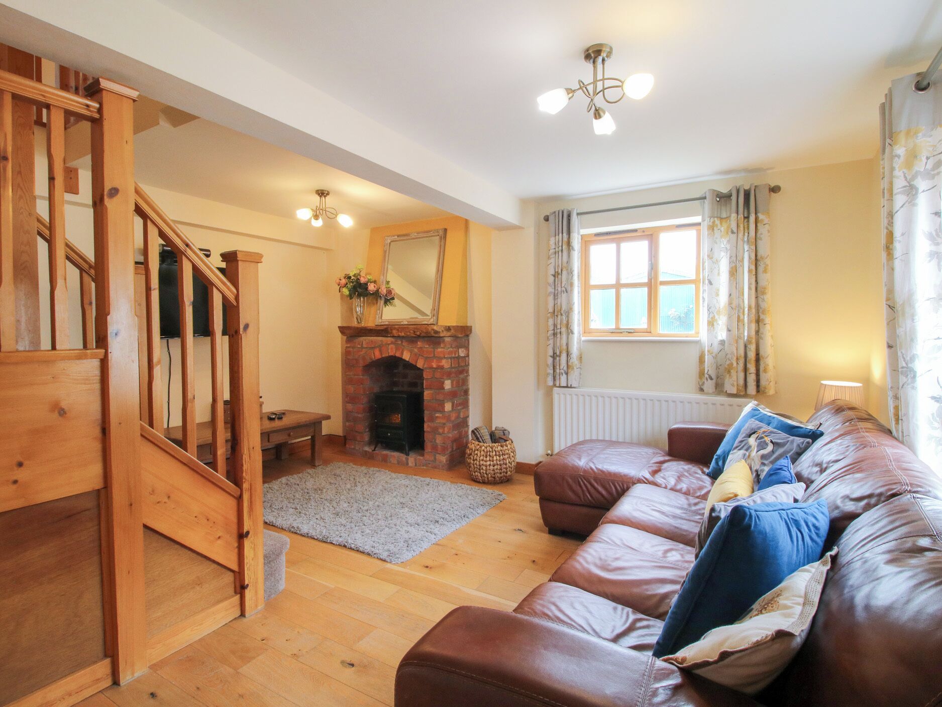 Cottage | Living area | TV