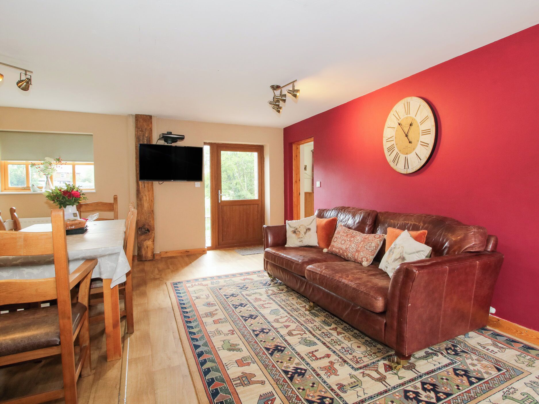 Cottage | Living area | TV