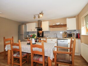 Casa de campo | Cozinha privada | Geladeira, micro-ondas, cooktop, lava-louças