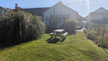 Cottage | Outdoor dining