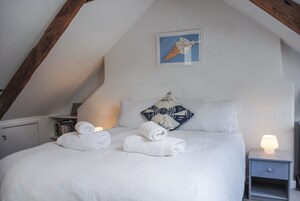 Cottage | 3 bedrooms, individually decorated, individually furnished, free WiFi