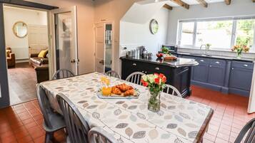 Cottage | Private kitchen | Fridge, microwave, dishwasher, electric kettle