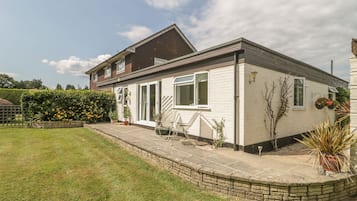 Cottage | Property grounds