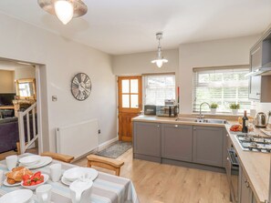 Cottage | Private kitchen | Microwave, dishwasher, high chair, cookware/dishes/utensils