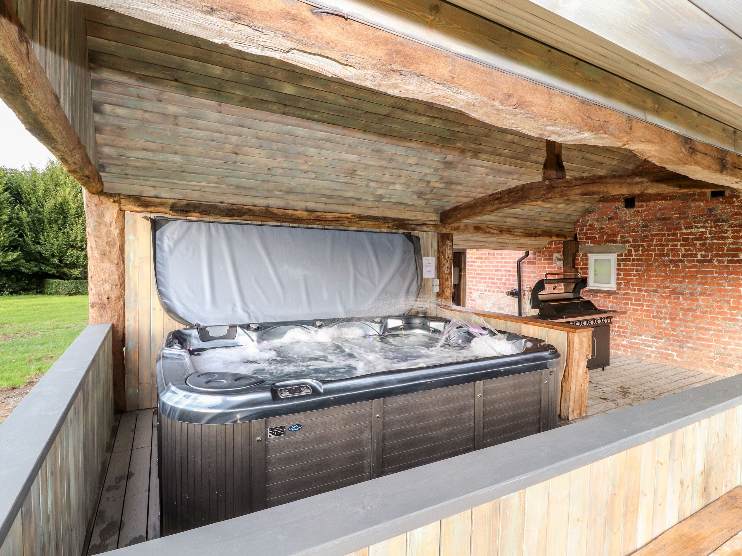 Cottage | 8 bedrooms, individually decorated, individually furnished, free WiFi