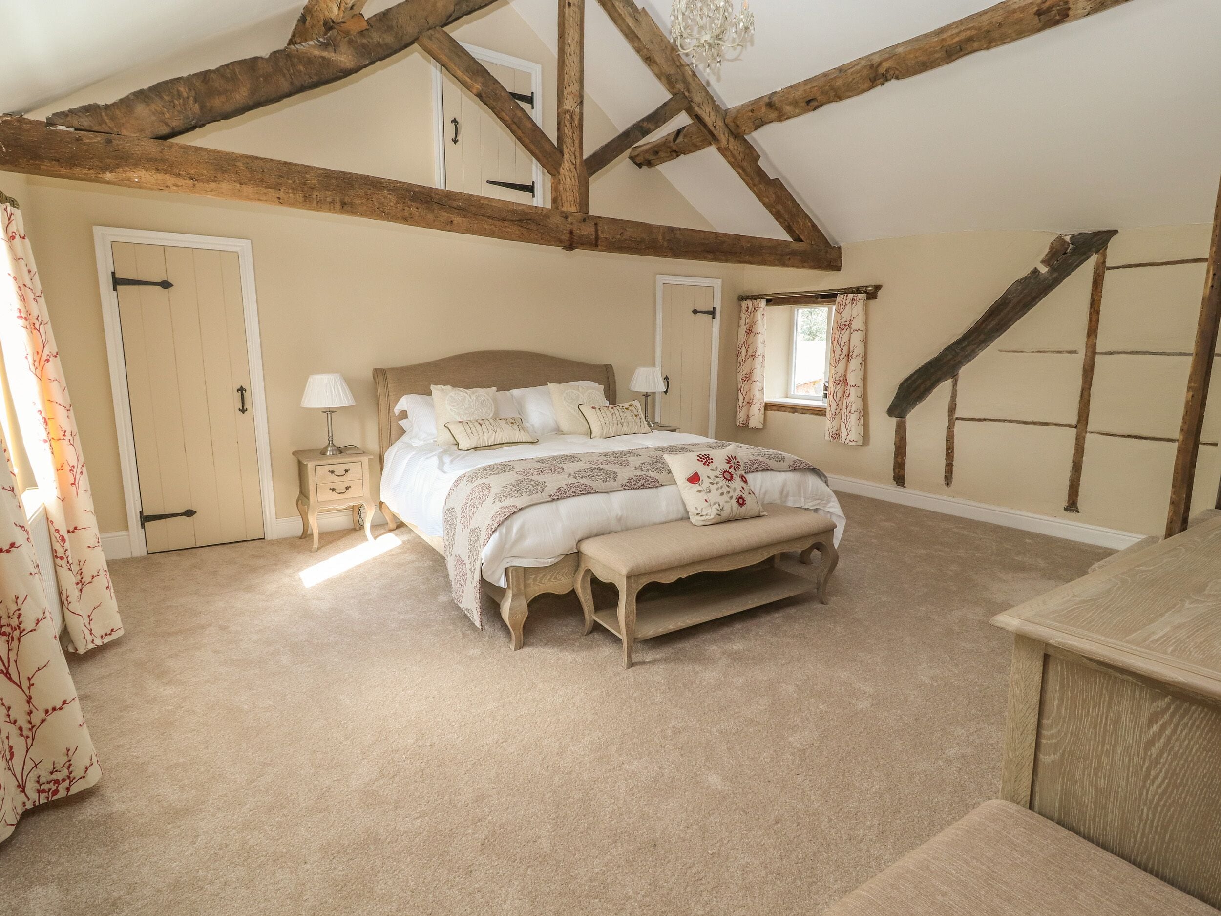 Cottage | 8 bedrooms, individually decorated, individually furnished, free WiFi