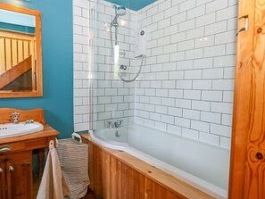 Cottage | Bathroom | Shower - The Stables (Hull)
