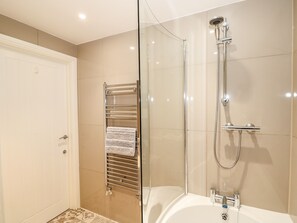 Cottage | Bathroom | Shower - The Pinfold (Melton Mowbray)