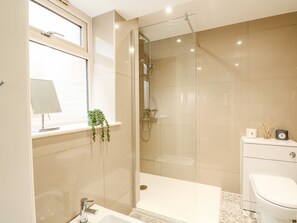Cottage | Bathroom