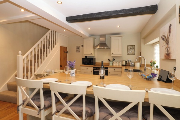Cottage | Private kitchen | Fridge, microwave, dishwasher, electric kettle