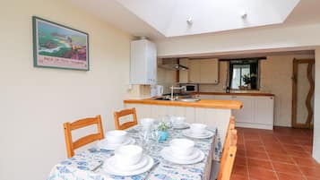 Casa de campo | Cocina privada | Frigorífico, microondas, placa de cocina y lavavajillas