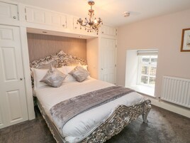 Cottage | 4 bedrooms, individually decorated, individually furnished, free WiFi