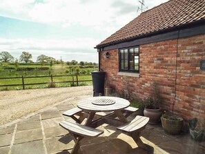 Cottage | Outdoor dining - Keepers Cottage (Warminster)