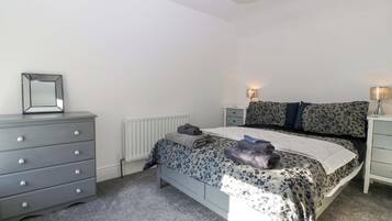 Cottage | 2 bedrooms, individually decorated, individually furnished, free WiFi