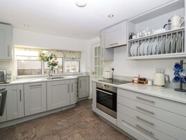 Casa de campo | Cocina privada | Microondas, placa de cocina, lavavajillas y hervidor eléctrico