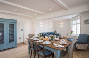 Cottage | Interior - Shore View (Whitby)