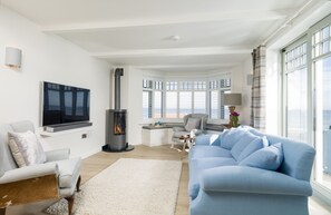 Cottage | Woonruimte | Een flatscreentelevisie