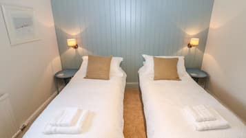 Cottage | 4 bedrooms, individually decorated, individually furnished, free WiFi