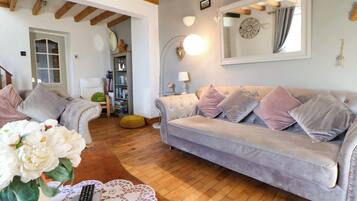 Cottage | Living area