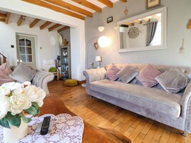 Cottage | Living area