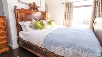 Cottage | 2 bedrooms, individually decorated, individually furnished, free WiFi