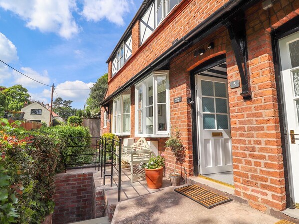 คอทเทจ | บริ เวณภายนอก