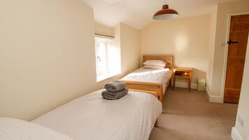 3 habitaciones, decoración personalizada y muebles diferentes