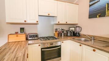 Microondas, placa de cocina, lavavajillas, tetera/pava eléctrica