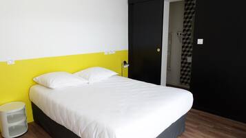 2 slaapkamers, een bureau, verduisterende gordijnen, beddengoed