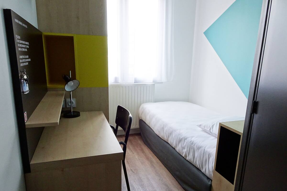 Economy Single Room | Desk, blackout drapes, bed sheets