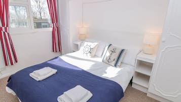 Cottage | 2 bedrooms, individually decorated, individually furnished