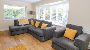 Cottage | Living room | TV