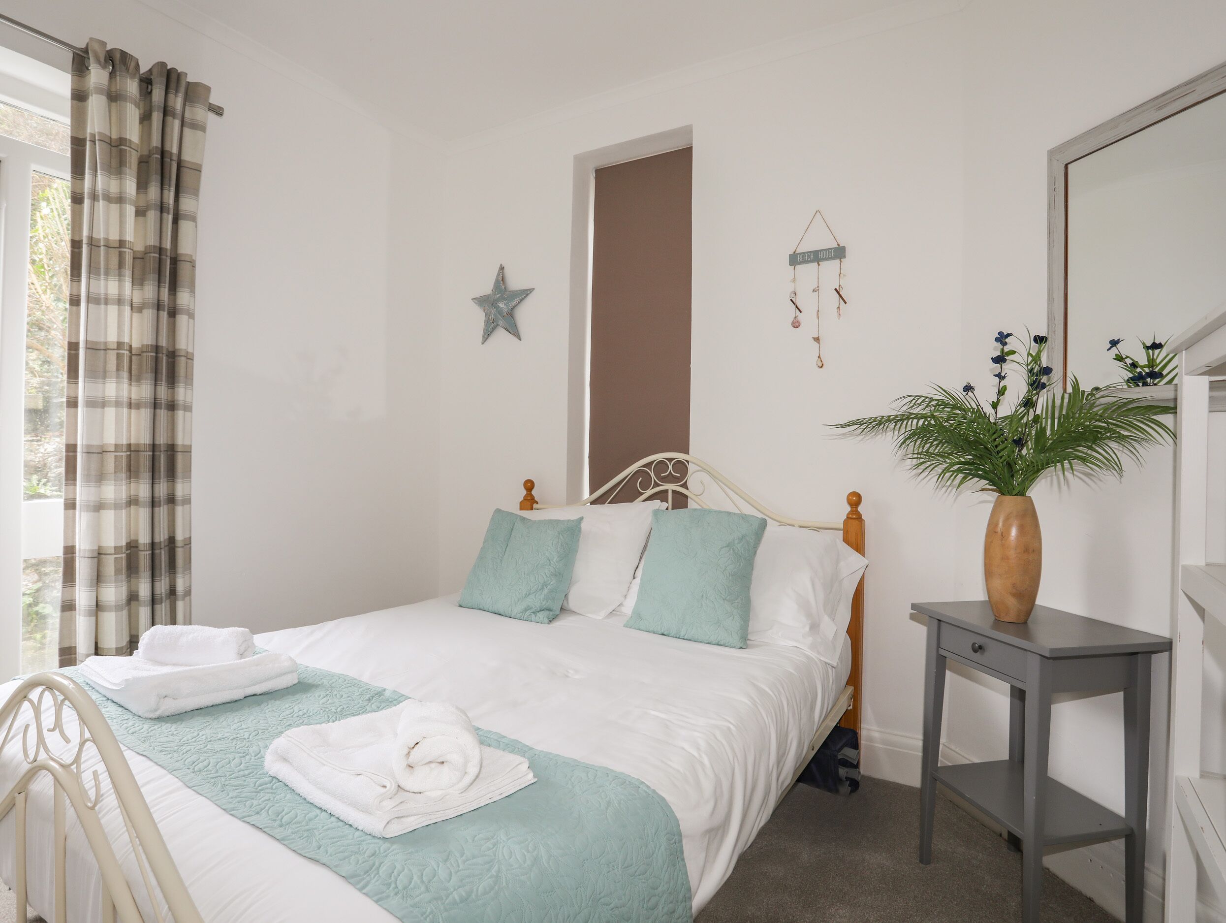 4 عدّة غرف نوم وبديكورات فريدة لكل غرفة وطراز فريد لكل وحدة